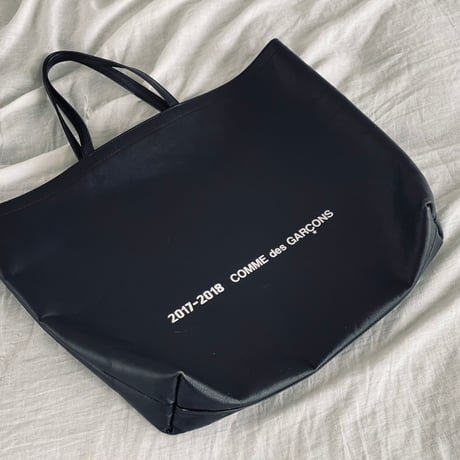 comme des garçons logo tote bag