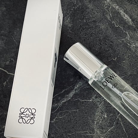 新品 loewe "001" WOMAN”