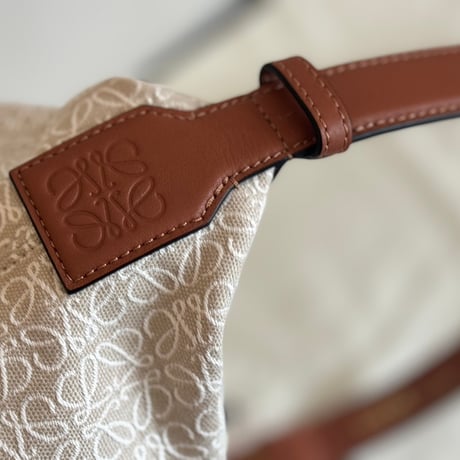 【国内正規】新品 loewe "cubi" leather anagram bag