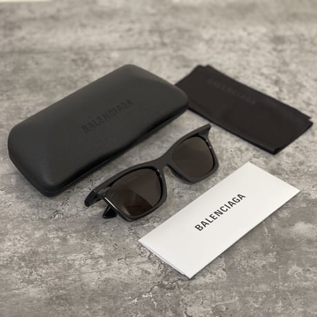 新品 balenciaga logo sunglasses