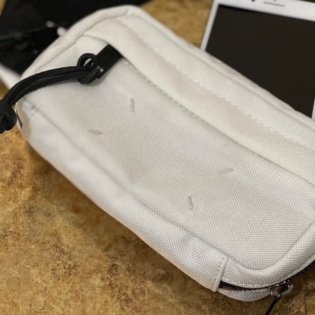 新品 maison margiela stereo type body bag white