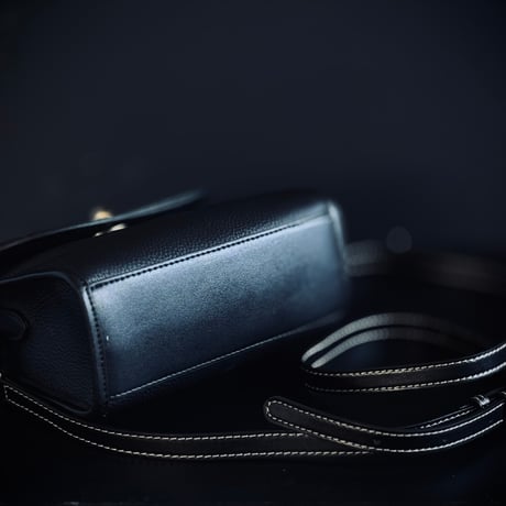 【import factory sample】”シボ革” leather shoulder bag