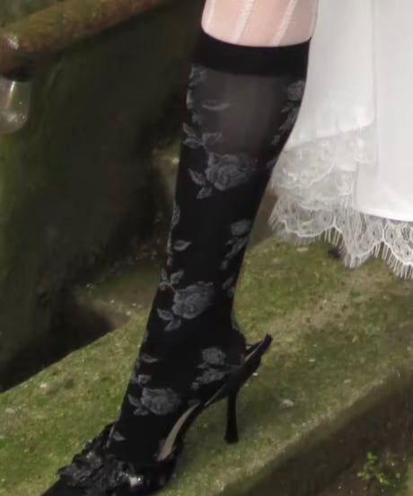 Antique Rose SHEER SOCKS（IVORY / BLACK）