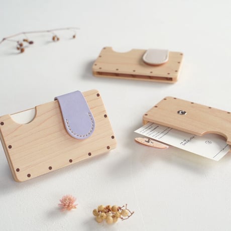 a card case 【メープル】 　- 木と革の名刺入れ -