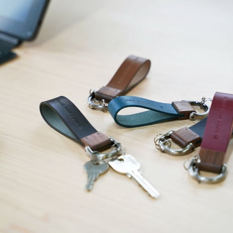 key holder【ウォールナット】　- 木と革のキーホルダー -
