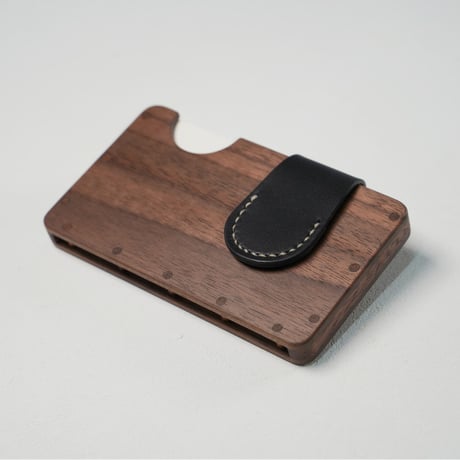 a card case 【ウォールナット】 　- 木と革の名刺入れ -