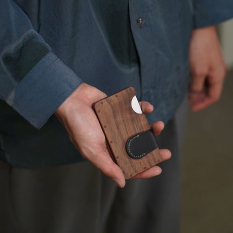 a card case 【ウォールナット】 　- 木と革の名刺入れ -