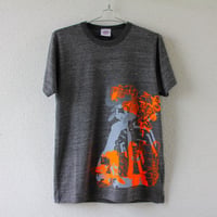 mzn / Funwari-chan T-shirt