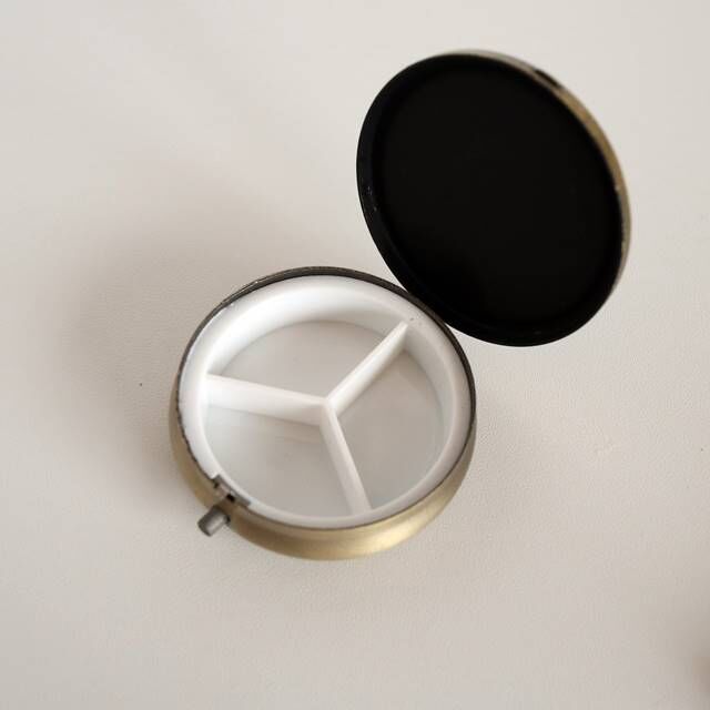 ピルケース・ストール猫(02-869） | 猫雑貨店 ラ・シュエット