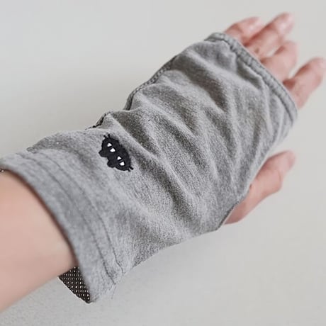 ワンポイント猫刺繍UVケアショート手袋
