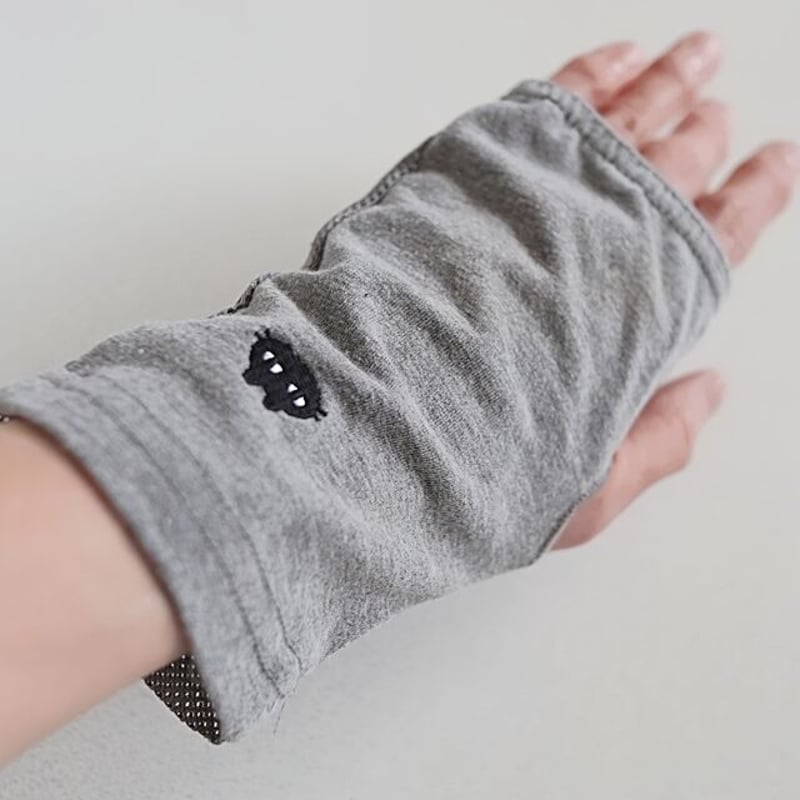 ワンポイント猫刺繍UVケアショート手袋 | 猫雑貨店 ラ・シュエット