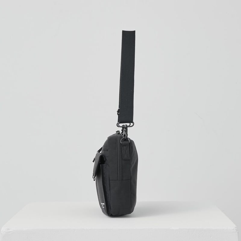 Nylon OX SHOULDER BAG / BLACK | R/F STORE | SQU Nylon OX SHOULDER BAG / BLACK | R/F STORE | SQU