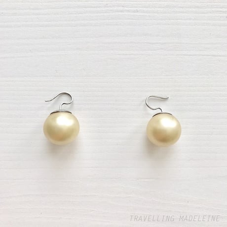 VINTAGE Ivory Pearl Dangle Pierced Earrings　アイボリーパール　ダングルピアス（Sp19-81E)