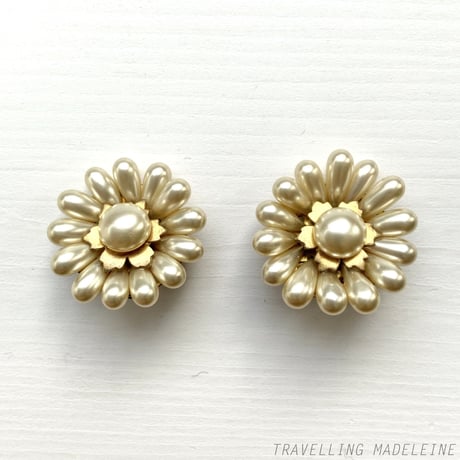 1930's Pearl Petal Flower Clip Earrings　パールフラワー　クリップイヤリング(A22-46E)