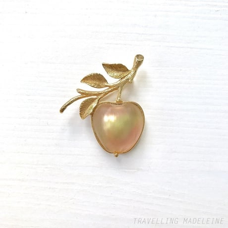 SARAH COVENTRY 1960's Frost Glass Golden Apple Brooch　フロストグラス　ゴールデン・アップル　ブローチ（A19-103B)