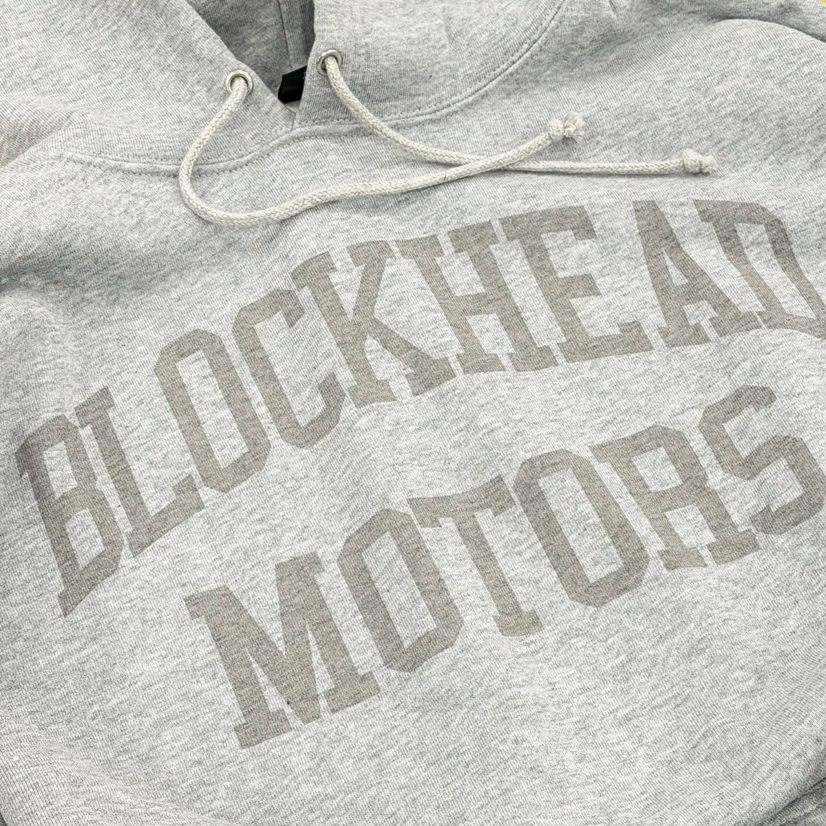 カレッジロゴパーカー（グレー／染み込みグレー） | BLOCKHEAD MOTORS