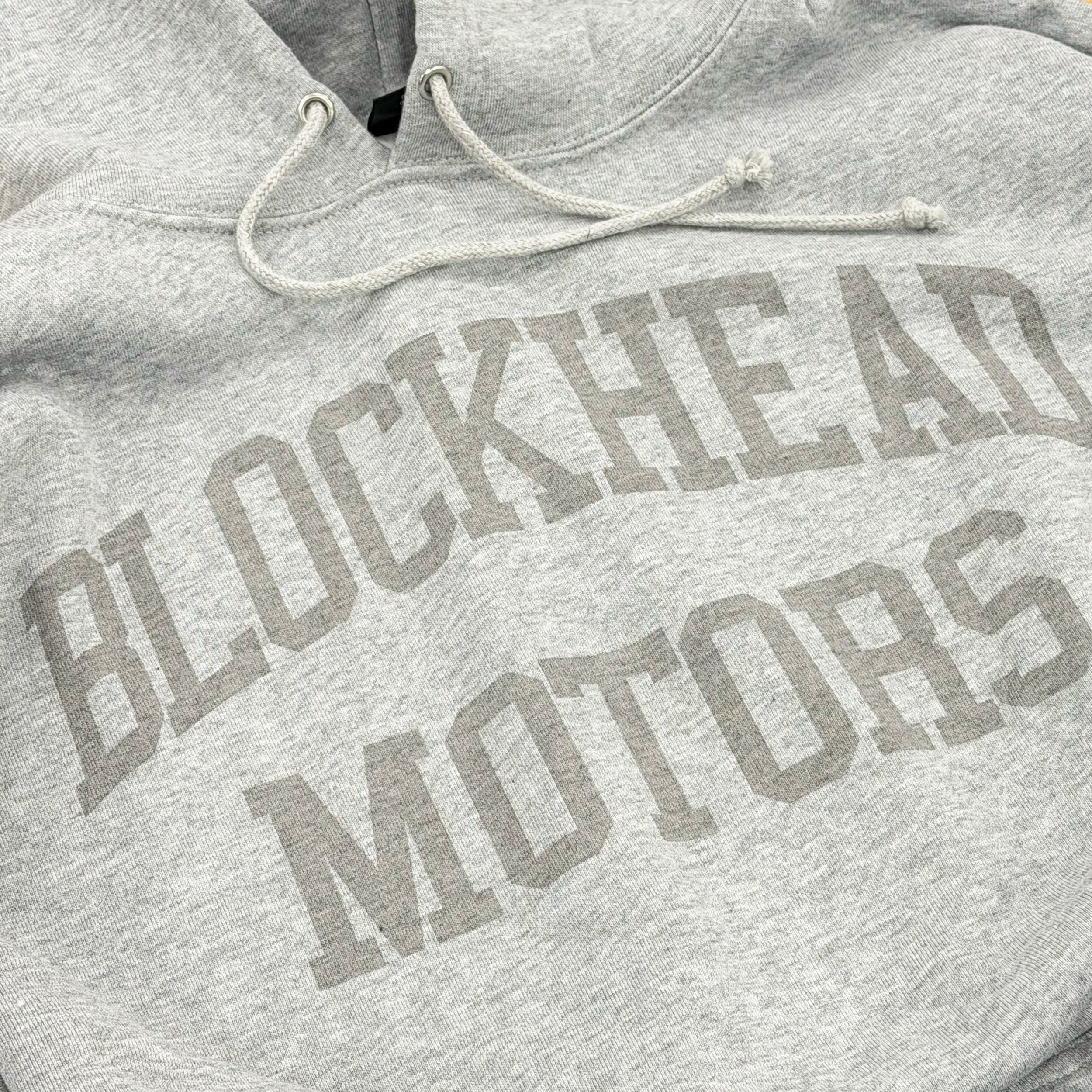 カレッジロゴパーカー（グレー／染み込みグレー） | BLOCKHEAD MOTORS