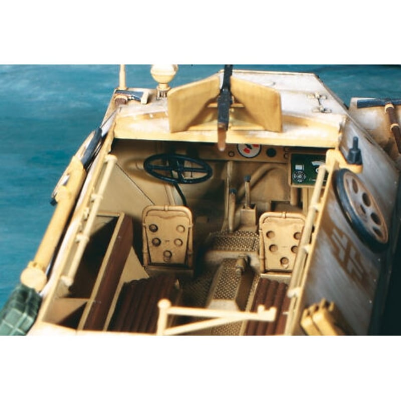 タミヤ 1/48 ドイツ ハノマーク装甲兵員輸送車D型 シュッツェン