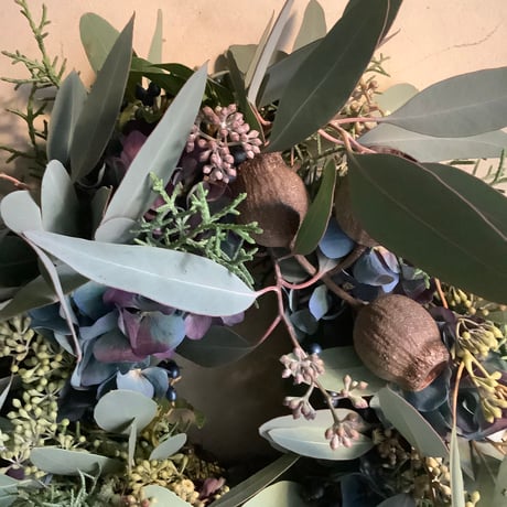 3mixed wreath {eucalyptus,hydranngea,blue ice leaves} ユーカリとアンティークアジサイ・コニファーブルーアイスの3ミックスリース