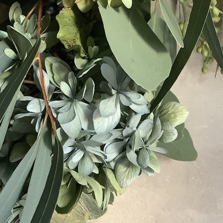 Autumn hydrangea & eucalyptus wreath" (秋色アジサイとユーカリのリース)