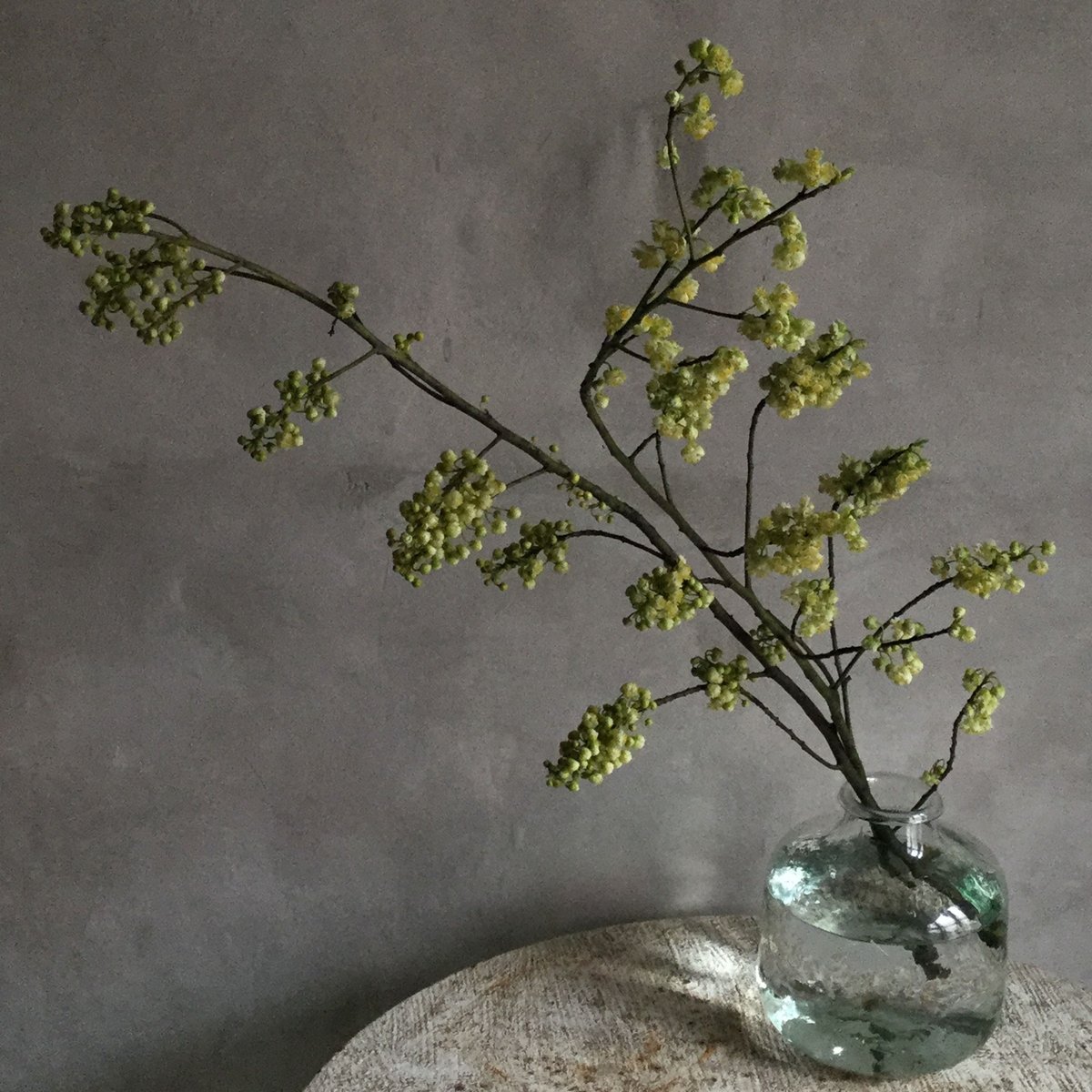 骨董　時代ガラス　希少　化粧品保管瓶　エンボス　唐草プレス　カプリブルー　ウラン 骨董 時代ガラス 希少 化粧品保管瓶 エンボス 唐草プレス カプリ