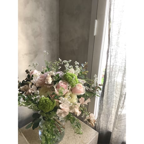 おまかせ”花瓶つき”ブーケ (*中国/四国地方を除く本州地域・期間限定 7月1日〜7月29日着の配達指定でお受付け致します。)