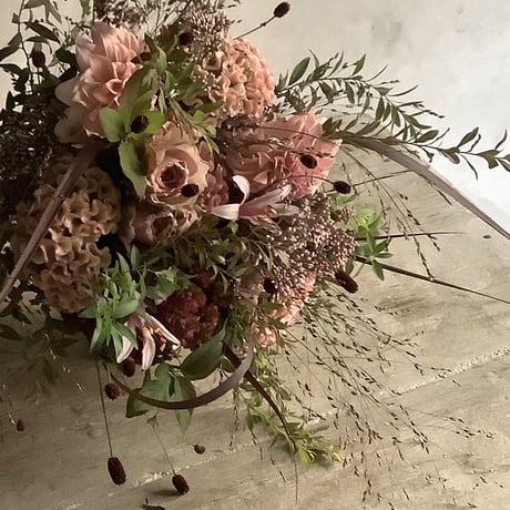 おまかせ”花瓶つき”ブーケ (*中国/四国地方を除く本州地域・期間限定 7月1日〜7月29日着の配達指定でお受付け致します。)