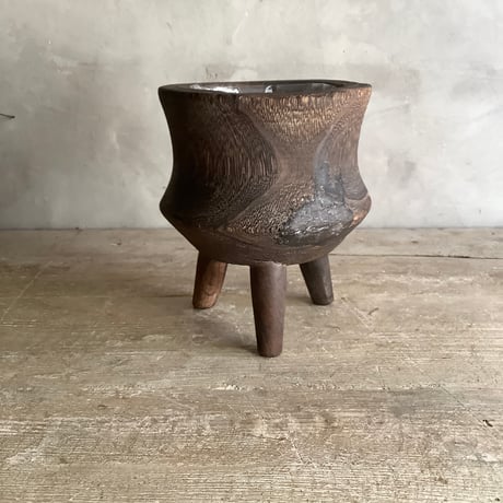 Hoya China Bean with Legs Wood pot ( ホヤ・チャイナビーンズ 脚付ウッドポットつき）