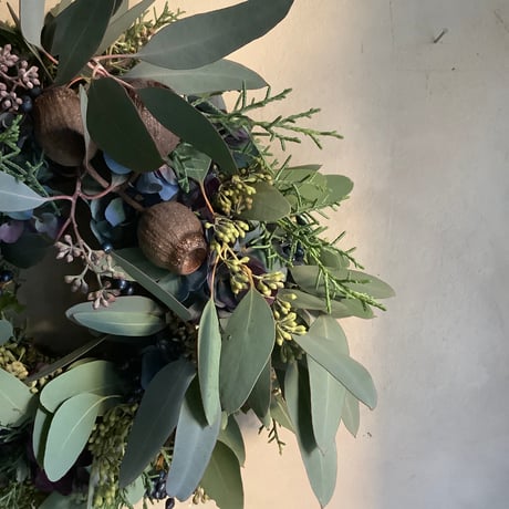 3mixed wreath {eucalyptus,hydranngea,blue ice leaves} ユーカリとアンティークアジサイ・コニファーブルーアイスの3ミックスリース