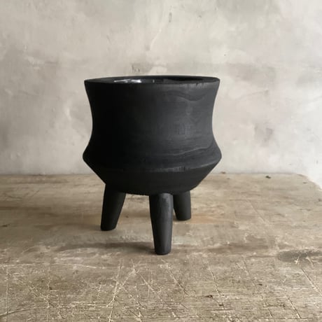 Peperomia ？？？with "Black" Legs wood pot ( ペペロミア？？？ ブラック脚付ウッドポットつき）