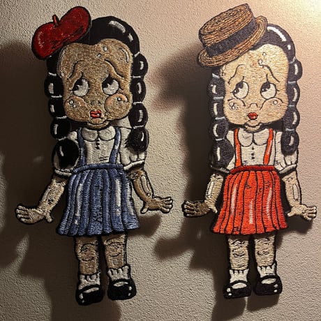思い出キャビネット　人形AとB