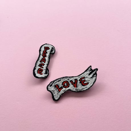 一連のネックレス　LOVEブローチ付き