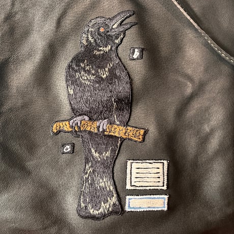 カラスのバッグ A    枝に乗るカラス (Amenez- Moi！ × ma.macaron コラボ作品）