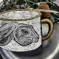 うさぎのマグカップ（ブローチ）茶色の目