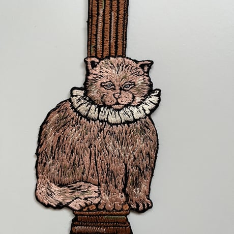 猫の燭台　右向きの猫