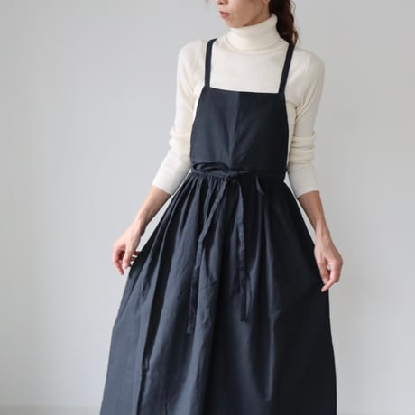 そのままお出かけリネンエプロン／おうち時間もお洒落に過ごす柔らかハーフリネンギャザーエプロン／ブラック
