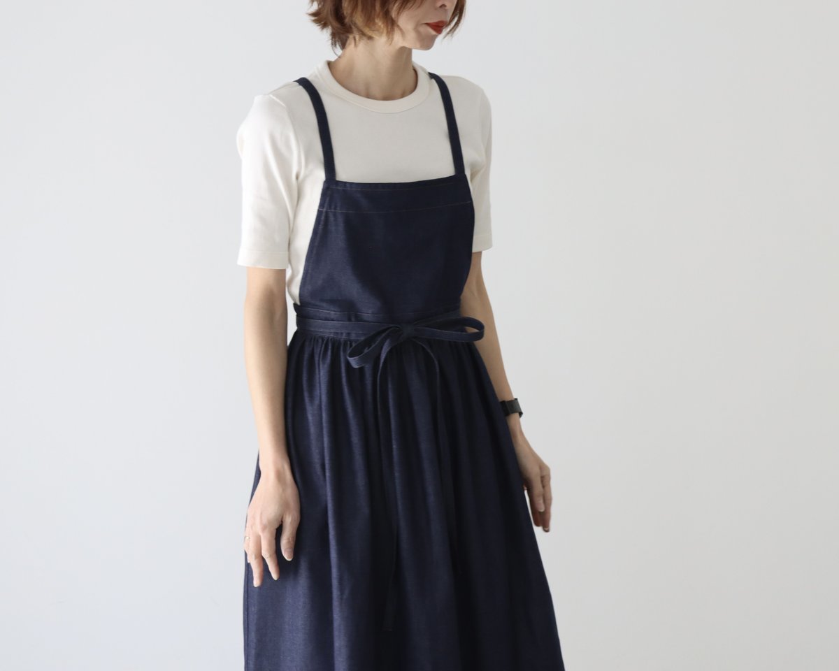 岡山児島デニムで仕立てた、ギャザーたっぷりエプロン／ライト