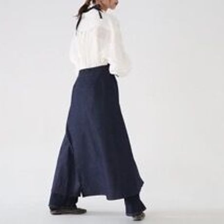 岡山児島デニムで仕立てた、前スリット美シルエットライトオンスソフトデニムエプロンドレス／エプロンワンピース／インディゴ
