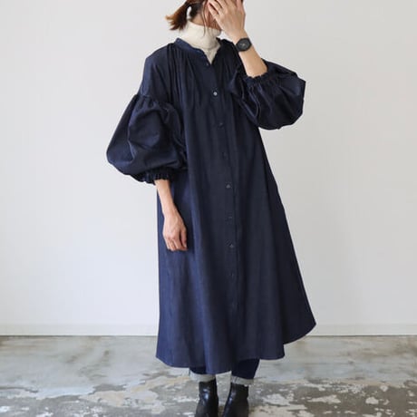 岡山児島デニムシャツワンピース／くったり柔らか8オンスデニムのボリュームいっぱいギャザーワンピース／インディゴ