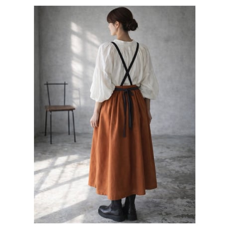 【リネンエプロン】周りと差のつくそのままお出かけバイカラーコットンリネンギャザーエプロン／チャコール×テラコッタ