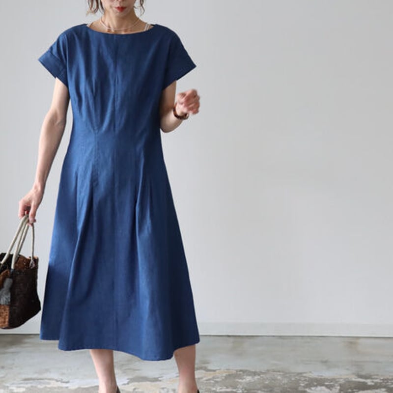 シルエットにこだわった岡山児島デニムワンピース／ブルー