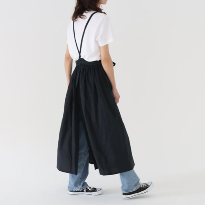 リネンギャザーエプロン ブラック リネン100% ハンドメイドメイド そのままお出かけリネンエプロン／おうち時間もお洒落に過ごす