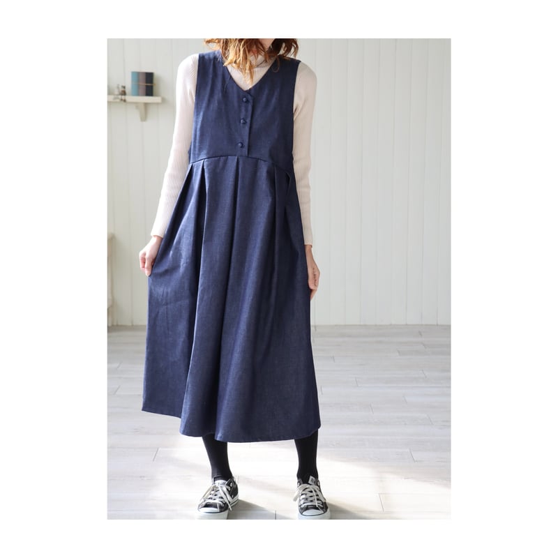 くるみボタンをあしらった岡山児島デニムワンピース/8オンスく くるみボタンをあしらった岡山児島デニムワンピース/8オンスく