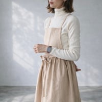 そのままお出かけリネンギャザーエプロン／コットンリネンエプロン／くすみパステルカラーのバニラベージュ