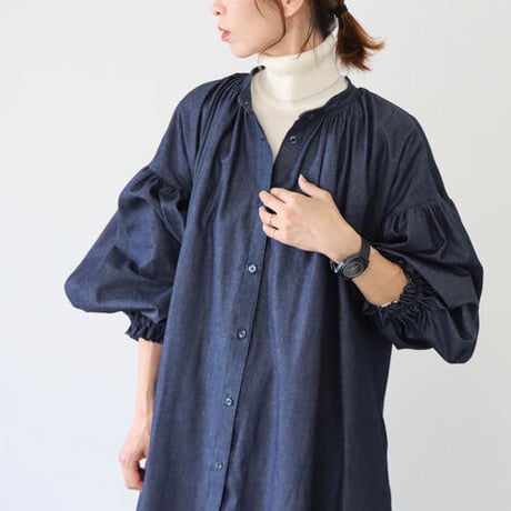 岡山児島デニムシャツワンピース／くったり柔らか8オンスデニムのボリュームいっぱいギャザーワンピース／インディゴ