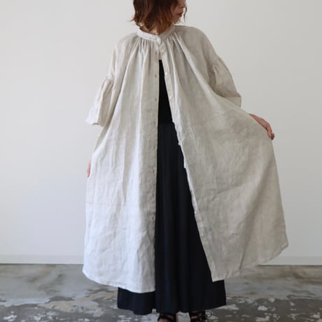 ヨーロッパリネン100%お袖ギャザーのシャツワンピース／リネンシャツワンピース／生成り／linum kyoto