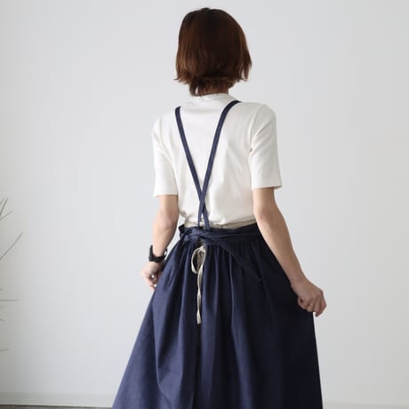 岡山児島デニムで仕立てた、ギャザーたっぷりエプロン／ライトオンスソフトデニムエプロンドレス／エプロンワンピース／インディゴ