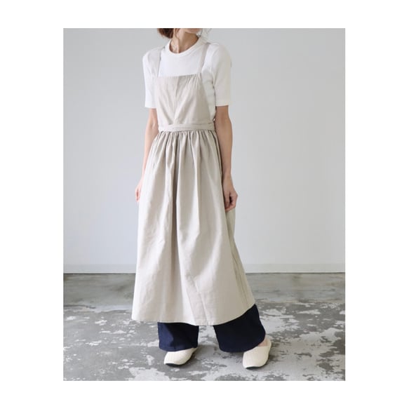ハンドメイド作家さま☆リネン クロスギャザーエプロンワンピース ハンドメイド作家さま☆リネン クロスギャザーエプロンワンピース
