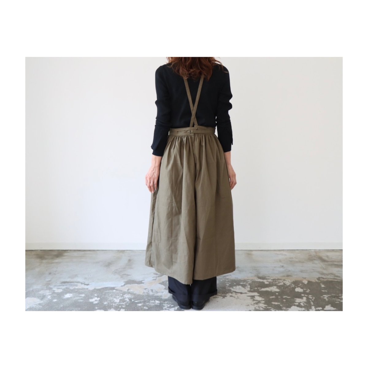 【５L~６L＊脇下たっぷりギャザー】HMエプロン　花柄カーキグレー系 5L~6L＊脇下たっぷりギャザー】HMエプロン 花柄カーキグレー系