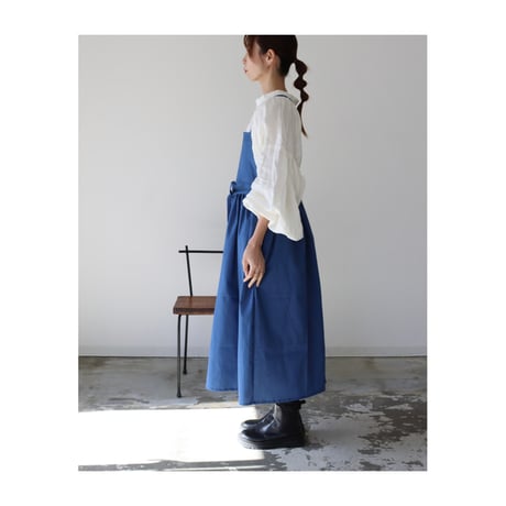 そのままお出かけリネンギャザーエプロン／おうち時間もお洒落に過ごすコットンリネンエプロン／コバルトブルー